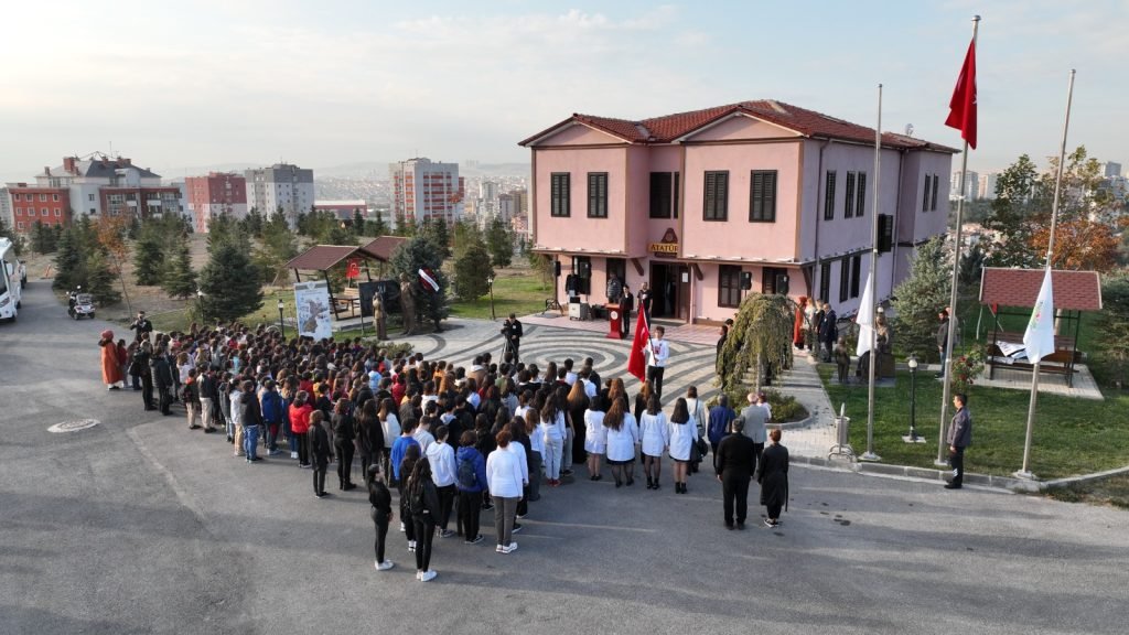 etimesgut-atasini-andi