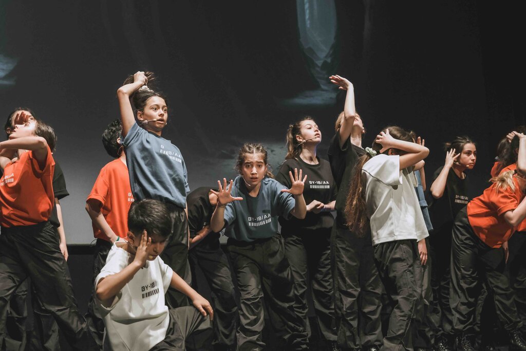 Çocuk ve gençlerin gelişimlerini tiyatro merkezli sanat programları ile desteklemek