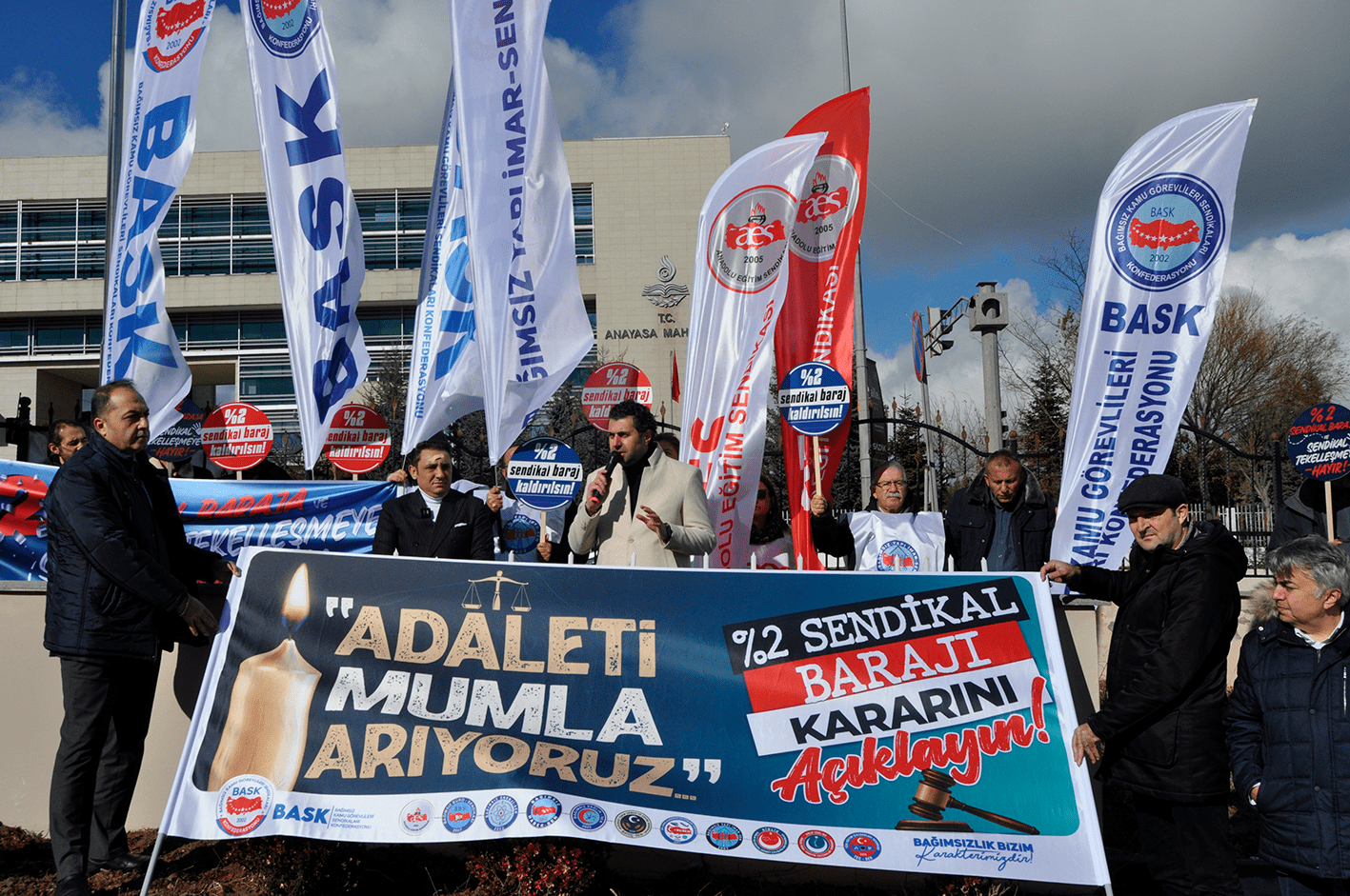 Sendikal örgütlenme özgürlüğünü ortadan kaldıran %2 barajı ile çalışanların sendikal