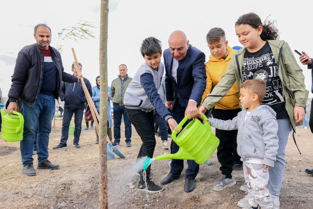 Keçiören Belediyesi, 11 Kasım Milli Ağaçlandırma Günü kapsamında ilçedeki Yükseltepe