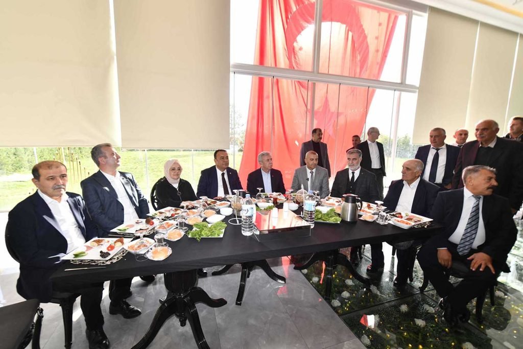 yeni-elektronik-ucret-toplama-sistemi-geliyor-mansur-yavas-ulasim-esnafi-ile-bulustu
