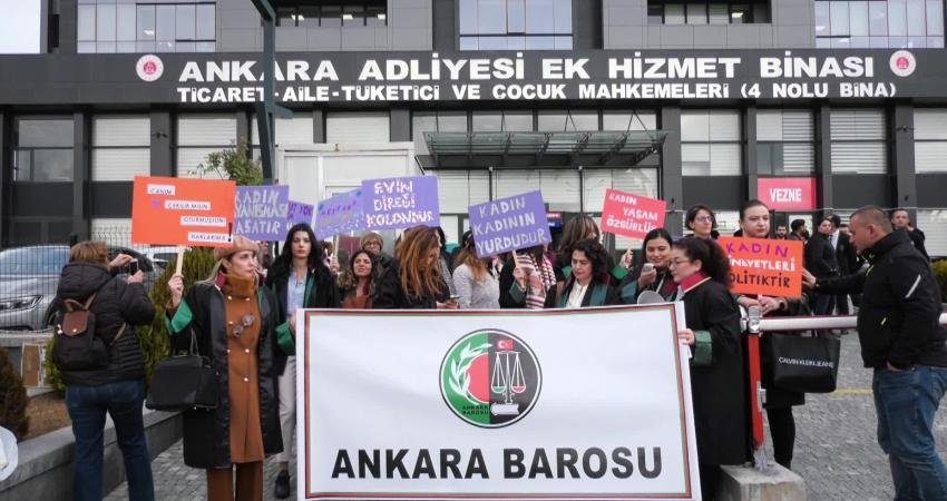 Ankara Barosu Kadın Hakları Merkezi'nden avukatlar, 25 Kasım Kadına Yönelik