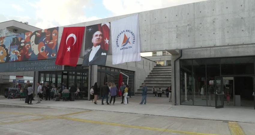 Muratpaşa Belediyesi tarafından düzenlenen 8. Antalya Edebiyat Günlerinde, yazın dünyasının