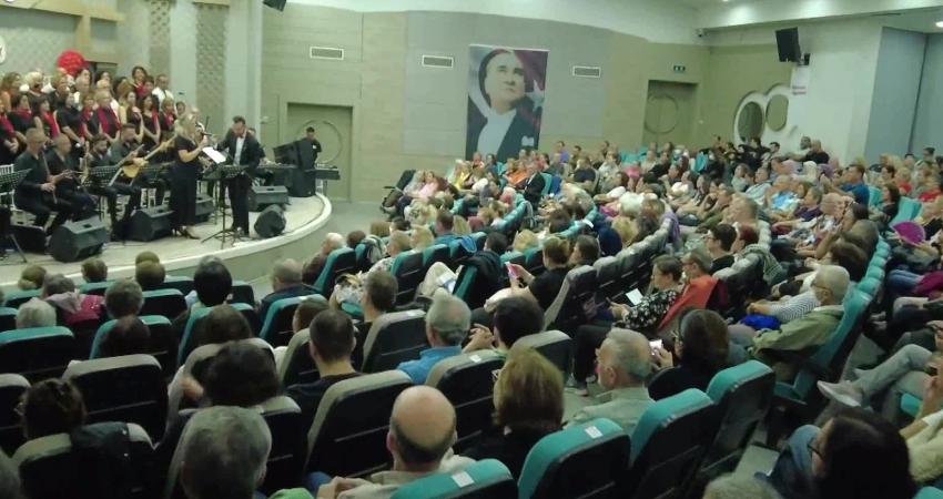 Gazi Mustafa Kemal Atatürk, ebediyete intikal edişinin 85. yılında Bornova'da