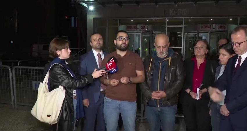 Ankara’da avukatlar, gazeteciler ve milletvekilleri T24 yazarı, gazeteci Tolga Şardan’ın