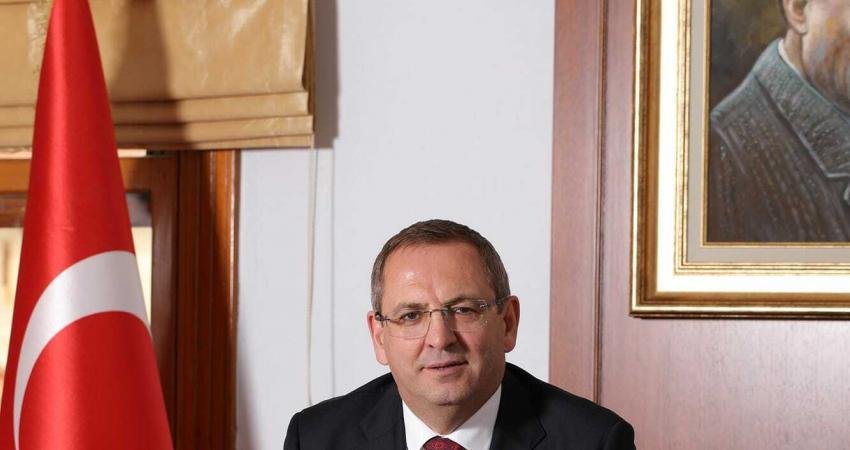 Ayvalık Belediye Başkanı Mesut Ergin, ekonomik zorluk içindeki Ayvalıklı ailelerin