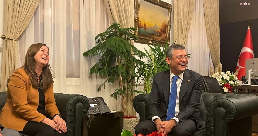 Balçova Belediye Başkanı Fatma Çalkaya, CHP Genel Başkanı Özgür Özel'i