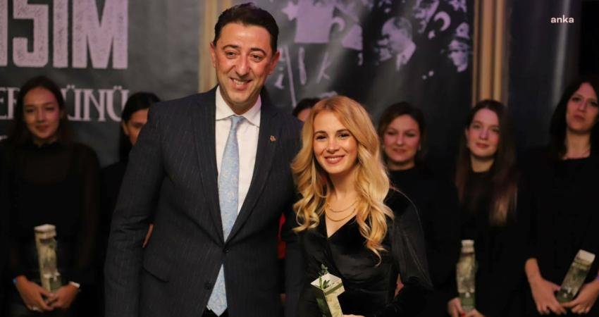 Bandırma Belediye Başkanı Tolga Tosun, 24 Kasım Öğretmenler Günü dolayısıyla