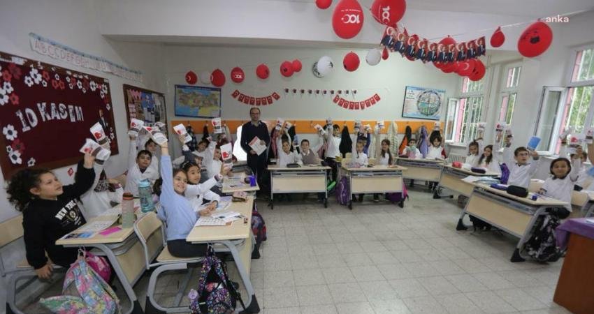 Bayraklı Belediyesi Veteriner İşleri Müdürlüğü tarafından erken yaşta hayvan sevgisi