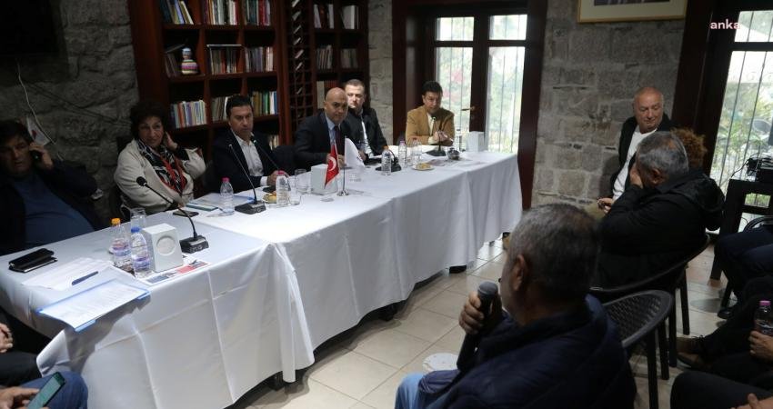 Bodrum Belediye Başkanı Ahmet Aras, Türkbükü Mahallesi Hekimköy Sitesi’nde yöneticilerle