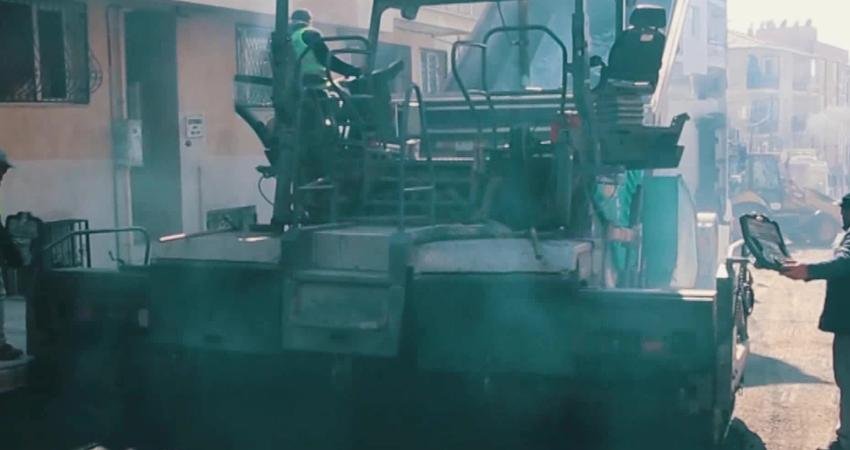 Buca Belediyesi, kentin sokaklarındaki yol, kaldırım ve iyileştirme çalışmalarını hız