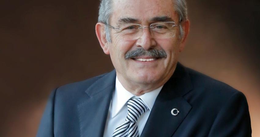 Eskişehir Büyükşehir Belediye Başkanı Yılmaz Büyükerşen 24 Kasım Öğretmenler Günü dolayısı