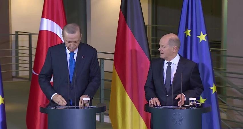 Cumhurbaşkanı Recep Tayyip Erdoğan, Berlin'de Almanya Başbakanı Olaf Scholz'la yaptığı