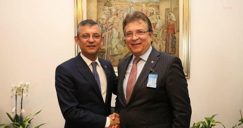 Edremit Belediye Başkanı Selman Hasan Arslan, CHP Genel Başkanı Özgür
