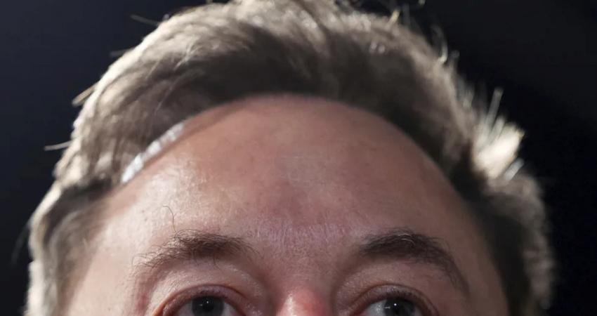 Elon Musk'ın yeni yapay zeka girişimi xAI, ilk meyvesi olan