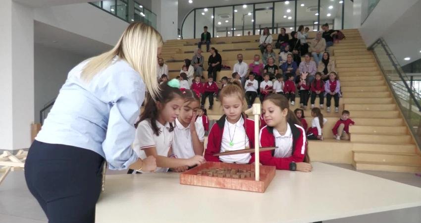 Esenyurt Belediyesi’nin çocukları bilime ve sanata yönlendirmek amacıyla hayata geçirdiği