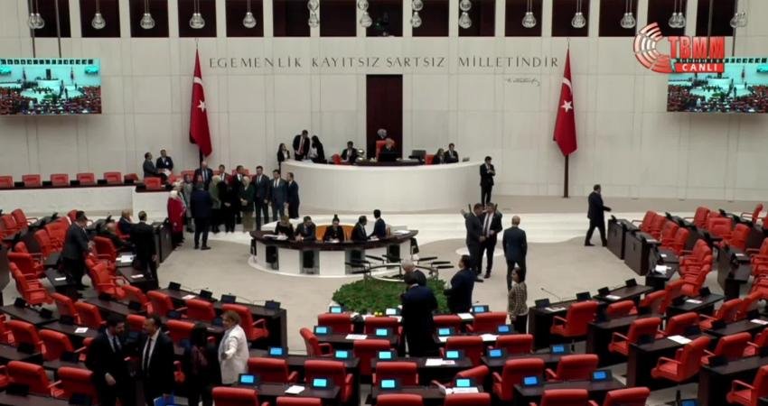 AKP’nin evlenecek çiftlere 2 yıl geri ödemesiz kredi verilmesini de