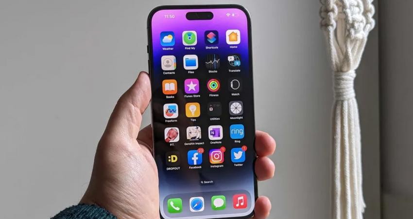Halka açık bir yerde iPhone'nunuz saçma sapan hareketler yapmaya mı