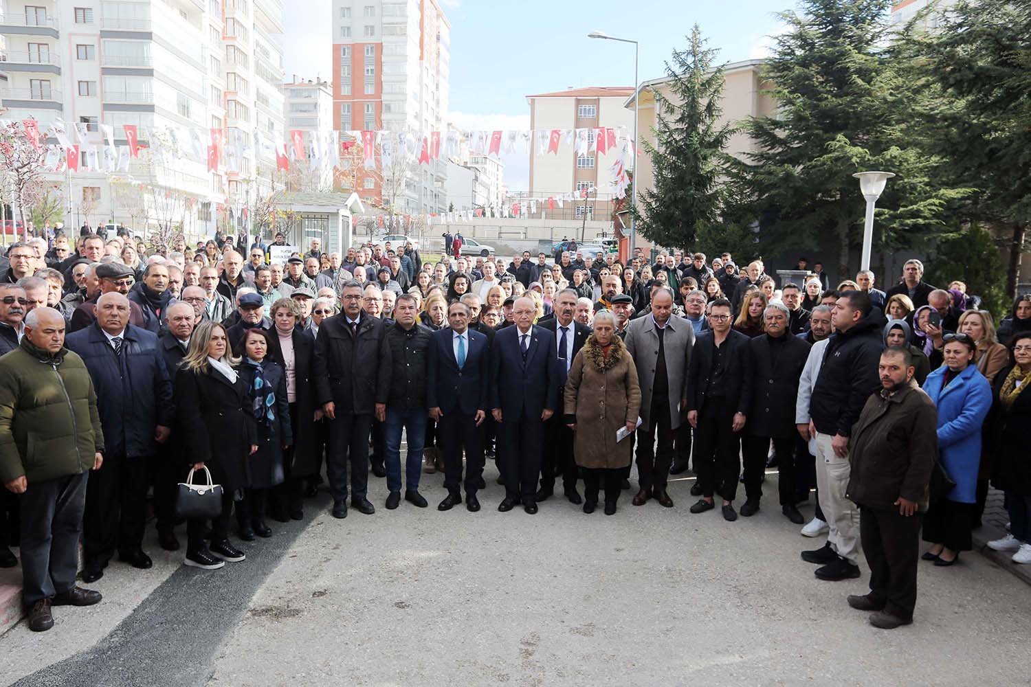 Yenimahalle Belediyesi, ilçenin 372’inci parkını Şentepe Kaletepe Mahallesi’nde törenle hizmete