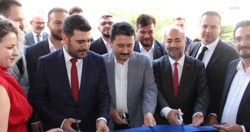 Genç Sağlık Sendikası Balıkesir Şubesi açıldı. Açılışa katılan Balıkesir Büyükşehir