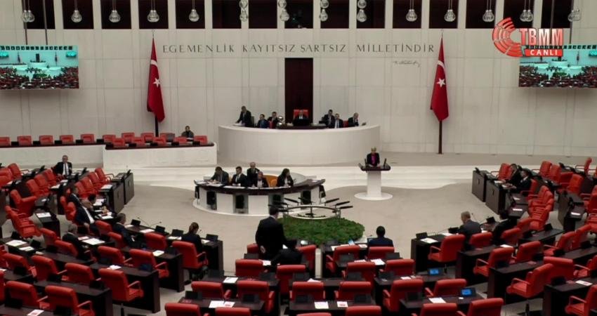 HEDEP’in öğrencilerin yaşadıkları sorunlarla ilgili araştırma önergesinin öne alınarak bugün
