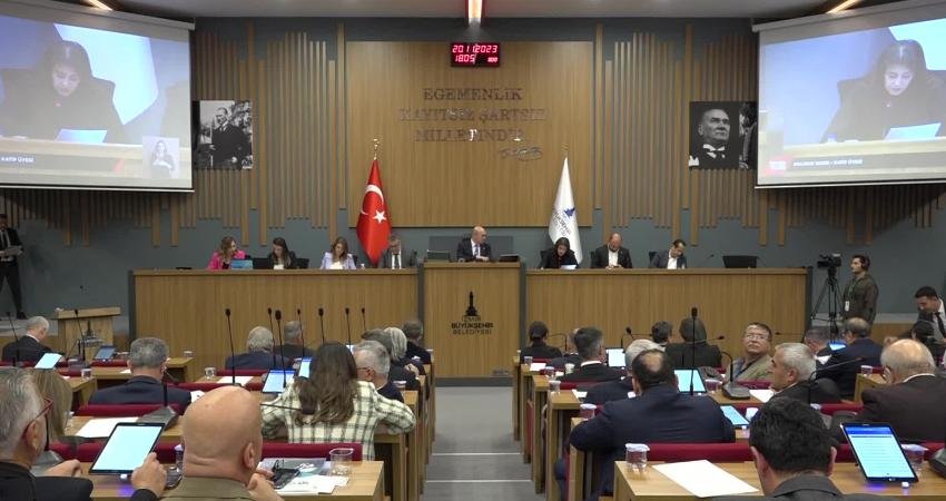 İzmir Büyükşehir Belediye Başkanı Tunç Soyer, İzmir Büyükşehir Belediyesi Meclis