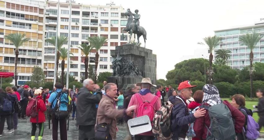 İzmir Büyükşehir Belediye Başkanı Tunç Soyer, dağcılık kulüplerinin ulu önder