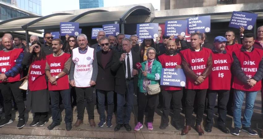 İzmir Emek ve Demokrasi Güçleri, Bayraklı Adliyesi önünde ‘Adalet Nöbeti’