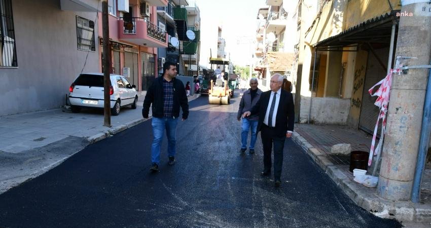 Karabağlar Belediyesi Fen İşleri Müdürlüğü asfaltlama ekipleri, muhtarların talepleri doğrultusunda