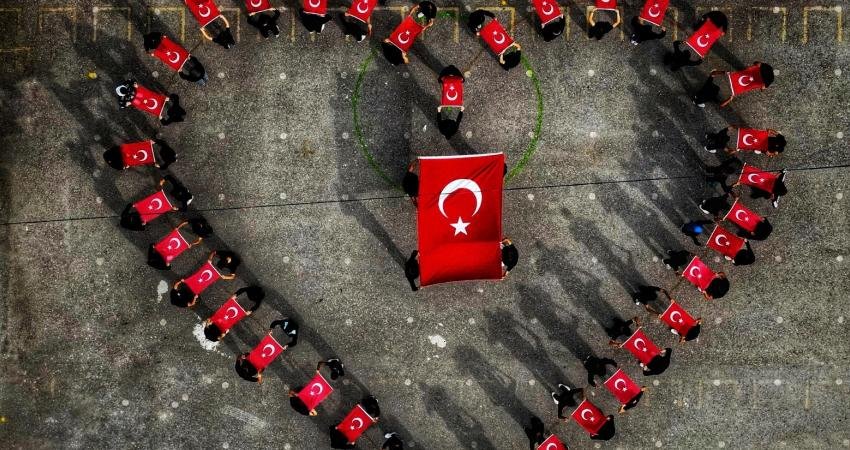 İzmir Büyükşehir Belediyesi tarafından düzenlenen “İzmir’de Cumhuriyet’in 100. Yıl Coşkusu”