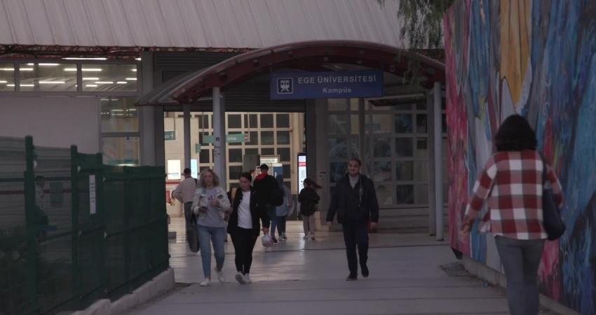 İzmir Büyükşehir Belediyesi üniversite öğrencileri için her sabah ücretsiz olarak