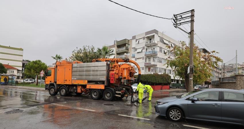 İzmir Büyükşehir Belediyesi ekipleri, meteorolojik uyarıların ardından İzmir’de etkisini gösterecek
