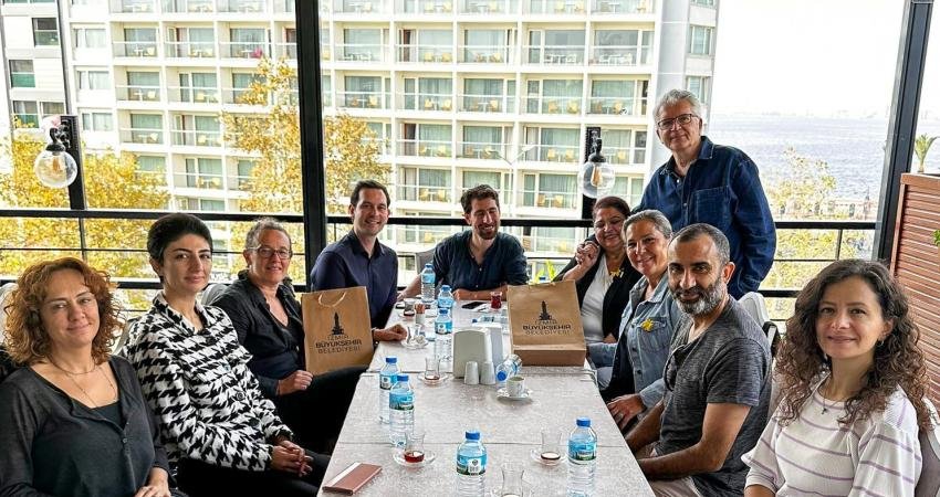 İzmir'in 11 farklı bölgesinde hizmet veren Bizİzmir Dayanışma Noktaları, Lund