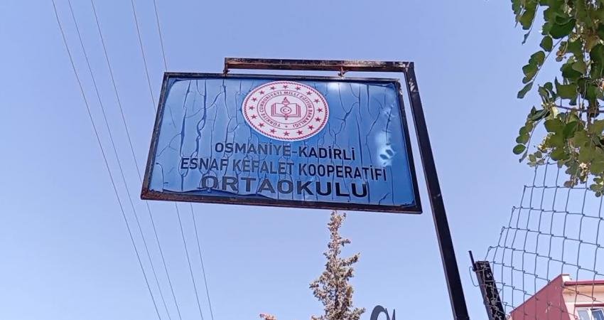 Osmaniye'nin Kadirli ilçesinde bir ilköğretim okulunda gofret yiyen öğrenciler zehirlenme