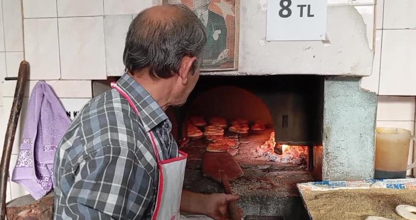 Osmaniye'nin Kadirli ilçesinde simit üreticisi geçen yıl 7 liraya aldıkları