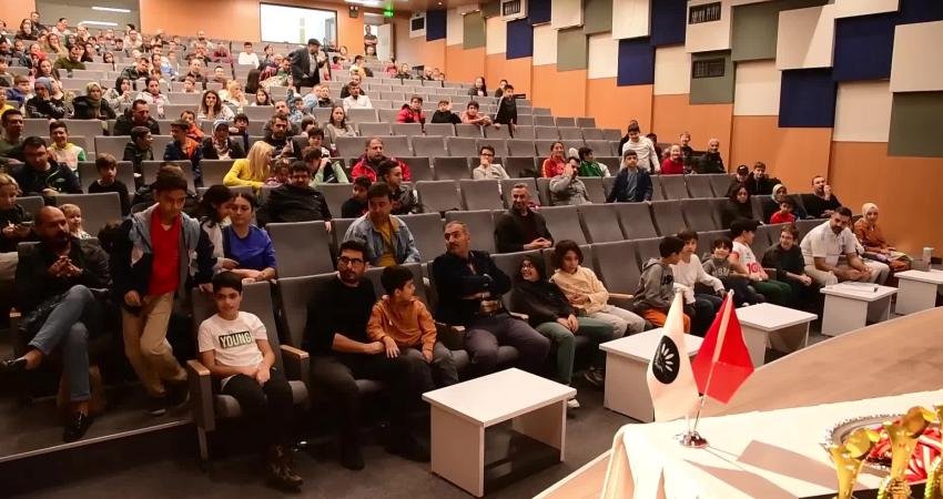 Bu yıl 10. kez düzenlenen Karabağlar Belediyesi Başöğretmen Atatürk Satranç