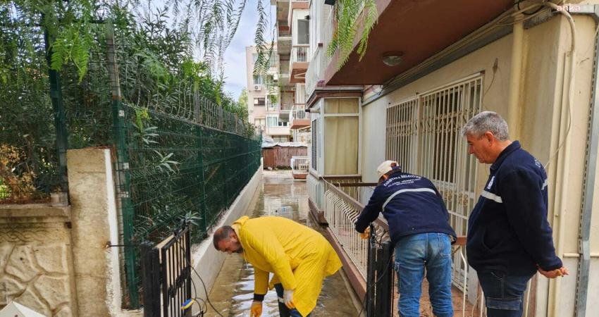 İzmir’de etkili olan yoğun sağanak yağış ve fırtına ile birlikte