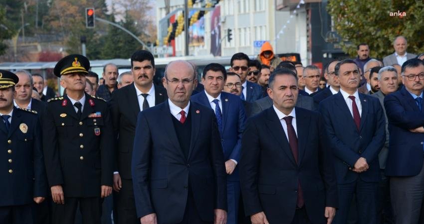 Kırşehir Belediye Başkanı Selahattin Ekicioğlu, il protokolü ile birlikte, Ulu