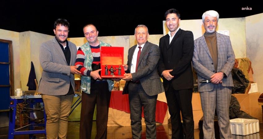 Kırşehir Belediyesi tarafından düzenlenen 1. Tiyatro Festivali, dün akşam 