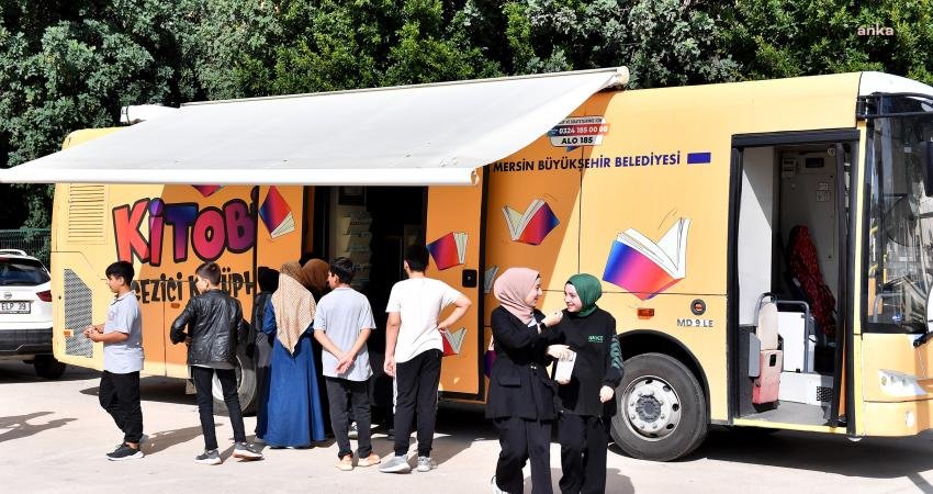 Mersin Büyükşehir Belediyesi’nin Gezici Kütüphanesi ‘Kitobüs’ün 2023-2024 Eğitim-Öğretim Dönemi’ndeki ilk durağı,