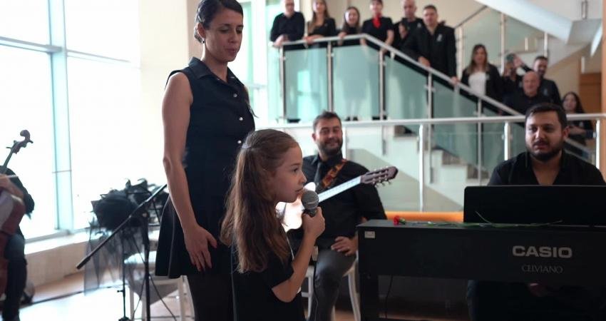 Konyaaltı Belediyesi personeli, belediye önünde düzenlenen 10 Kasım Atatürk’ü Anma