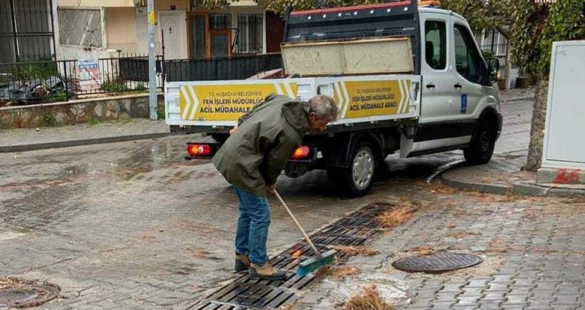 Kuşadası Belediyesi kent genelinde etkili olan şiddetli sağanak ve fırtınada teyakkuza