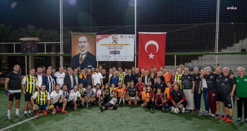 Kuşadası Belediye Başkanı Ömer Günel, Kuşadası Galatasaray Taraftarlar Derneği tarafından