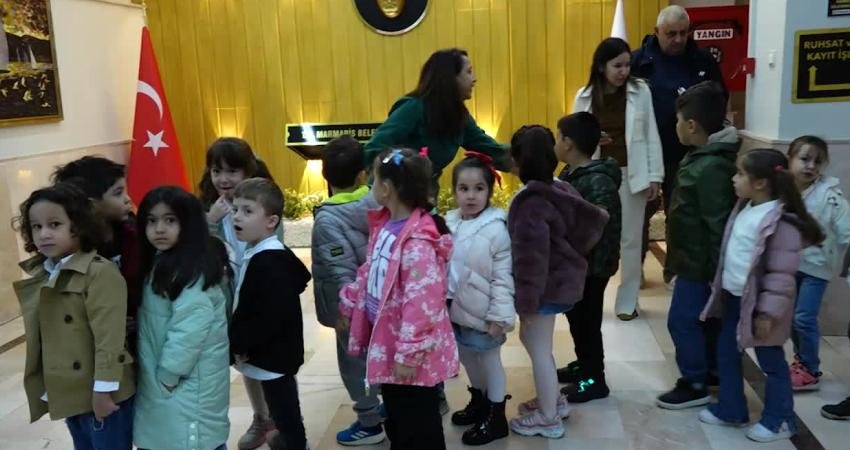 Dünya Çocuk Hakları Günü'nde Marmaris Belediyesi çocuk sesleriyle doldu taştı.