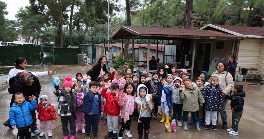 Özel bir anaokulunun minik öğrencileri Marmaris Belediyesi Hayvan Rehabilitasyon Merkezi’ni