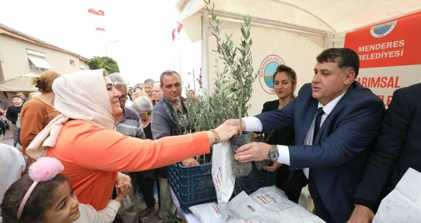 Menderes Belediyesi tarafından düzenlenen Geleneksel Gümüldür-Özdere Mandalina Festivali, renkli görüntülere