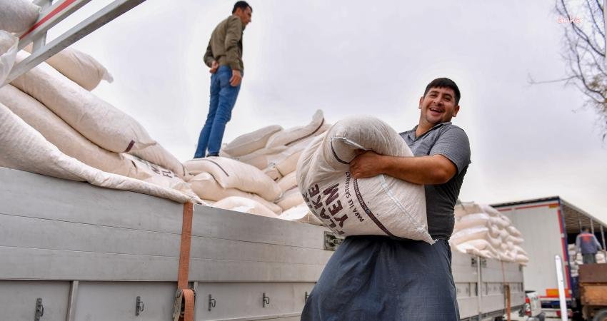 Artan girdi maliyetlerine yetişemeyen çiftçinin imdadına yetişen Mersin Büyükşehir Belediyesi