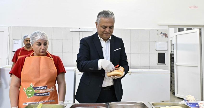 Muratpaşa Belediyesi’nin ilk ve ortaöğretim öğrencilerine bir öğün sağlıklı ve