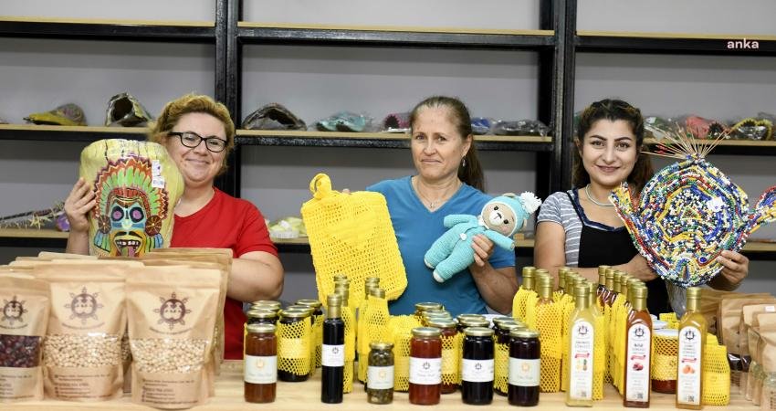 Muratpaşa Belediyesi’nin kadın kooperatiflerinin el emeği göz nuru ürünlerinin yer