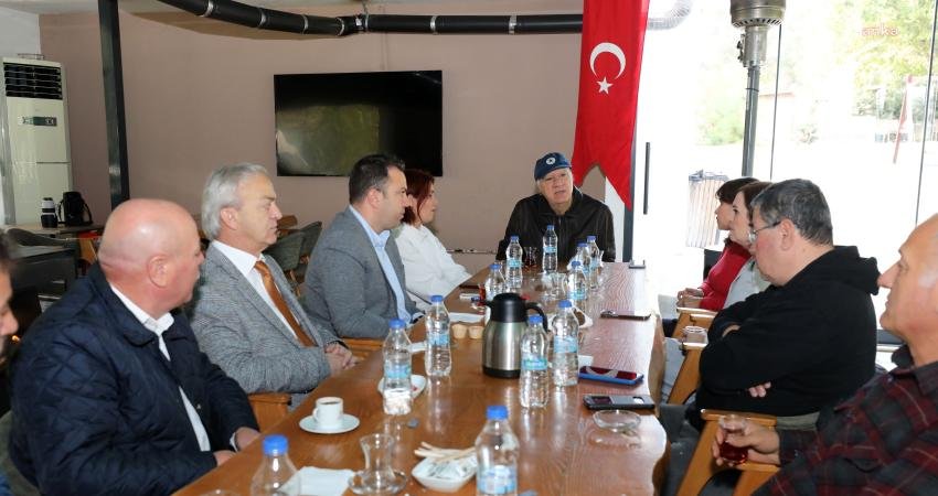 Narlıdere Belediye Başkanı Ali Engin, mahalle muhtarları ile bir araya